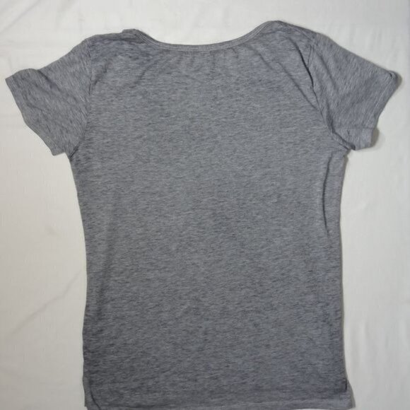 Well Worn Gray Graphical Elephant T-Shirt Size Small - Picture 2 of 3